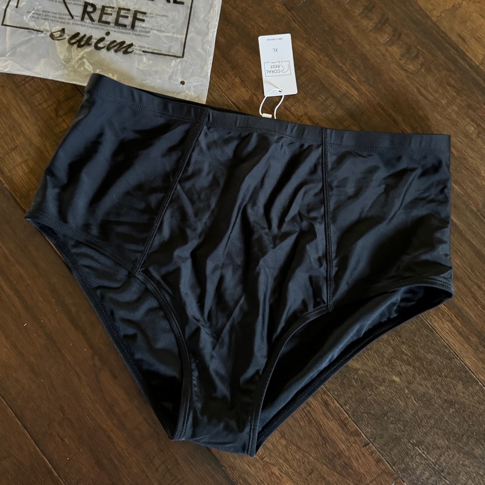 Coral Reed black XL Offshore swim bottom NEW